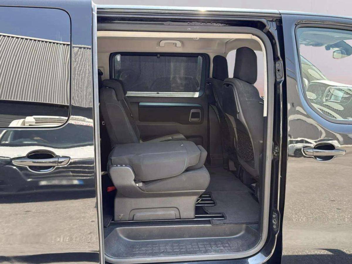 peugeot-traveller-2018-diesel-1560cc