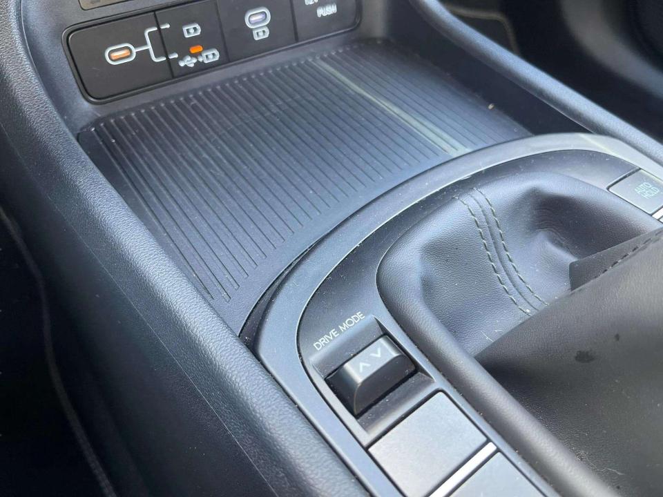 hyundai-kauai-2024-gasolina-998cc