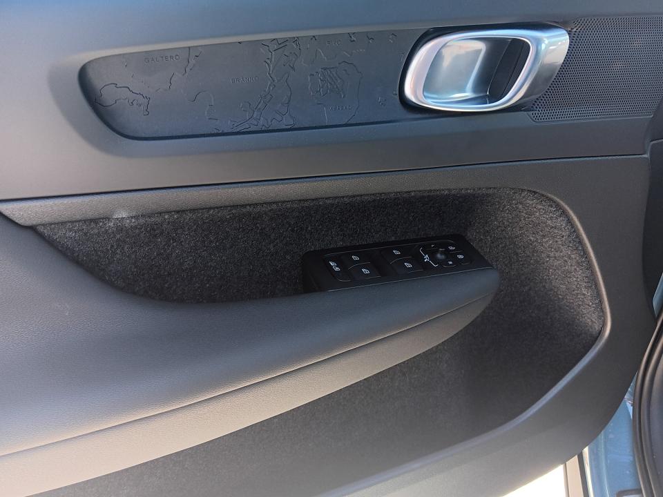 volvo-xc40-2023-eletrico-0cc