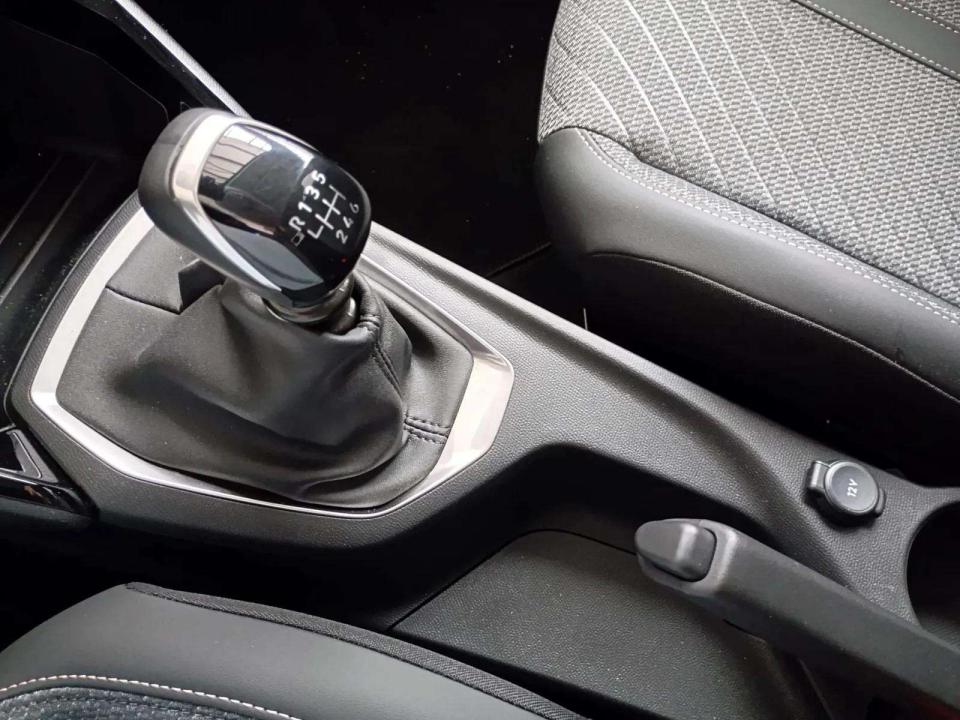 peugeot-208-2026-gasolina-1199cc