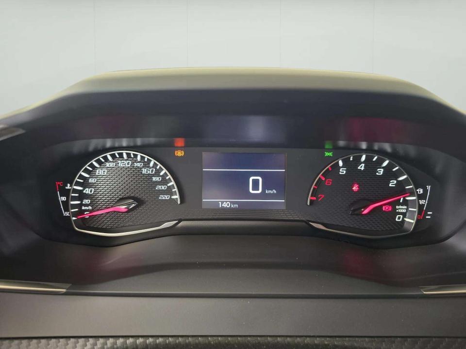 peugeot-2008-2025-gasolina-1199cc