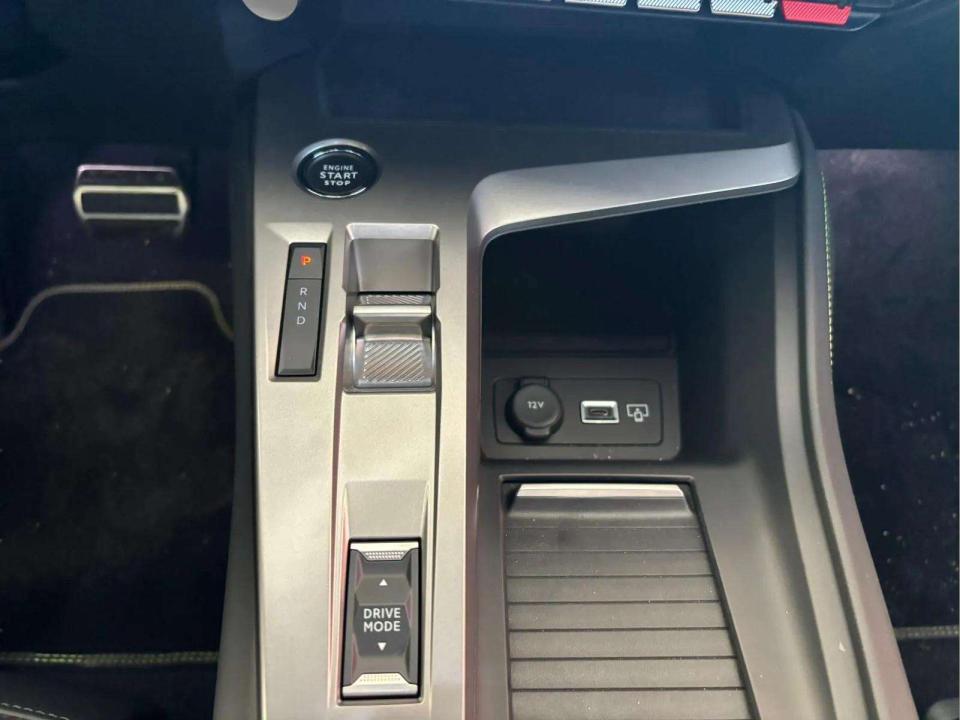 peugeot-408-2025-eletrico-0cc