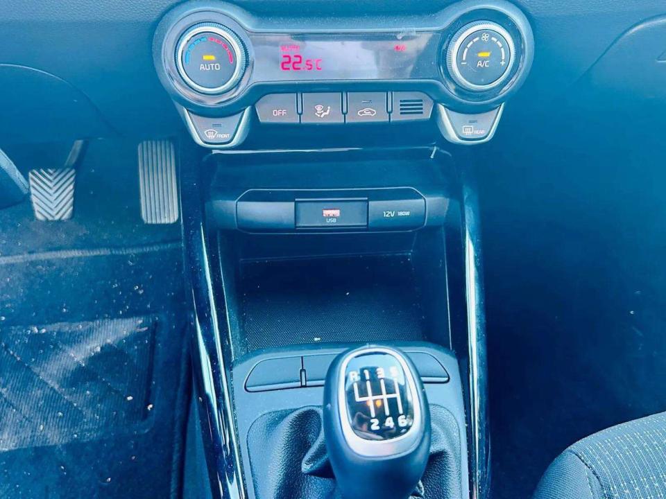 kia-stonic-2024-gasolina-998cc