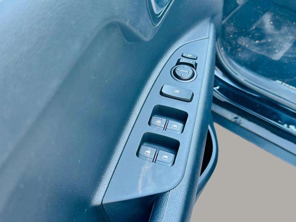 kia-stonic-2024-gasolina-998cc