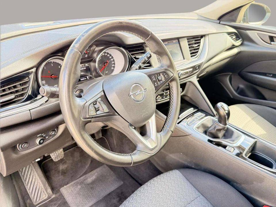 opel-insignia-2018-diesel-1598cc
