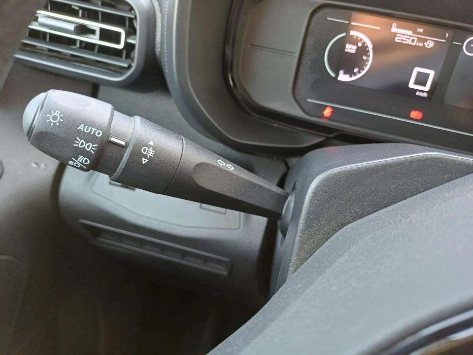 citroen-berlingo-2025-diesel-1499cc