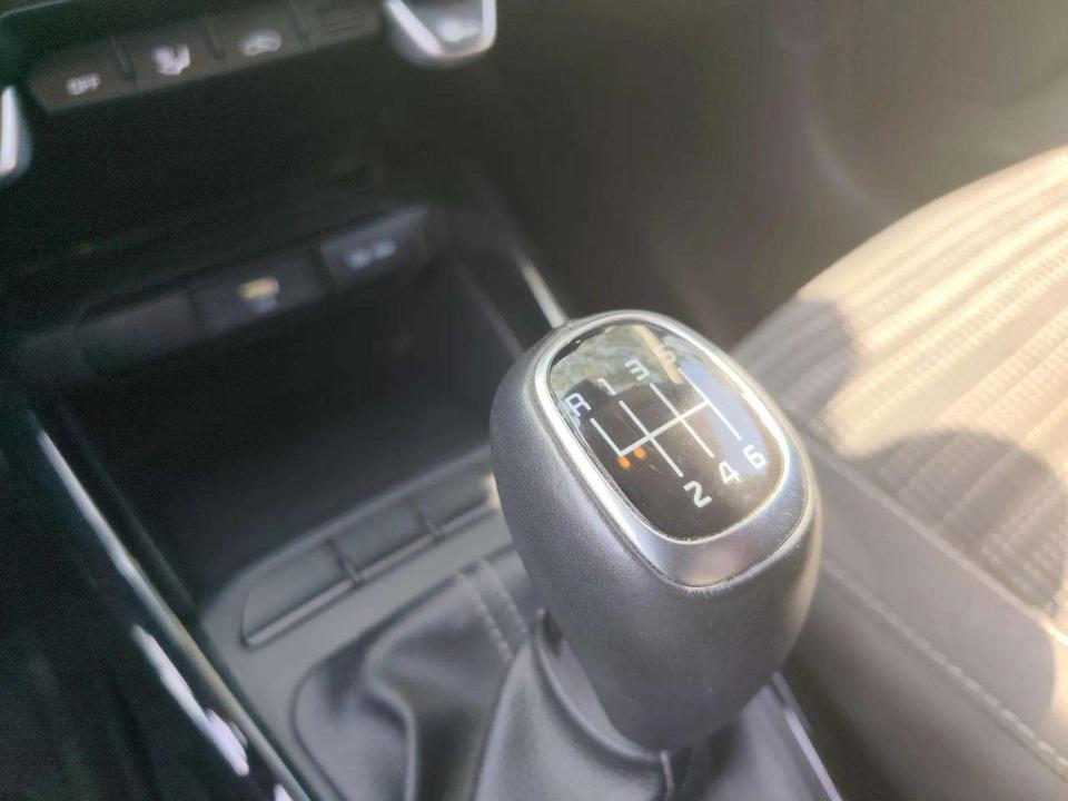 kia-stonic-2025-gasolina-998cc