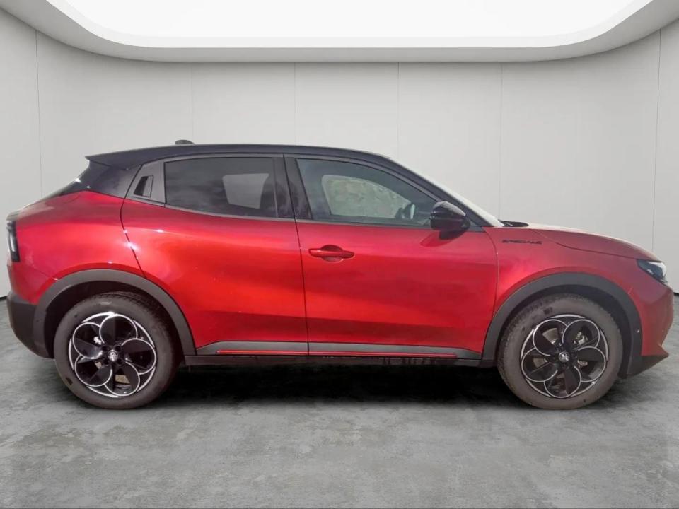 alfa-romeo-junior-2024-eletrico-0cc