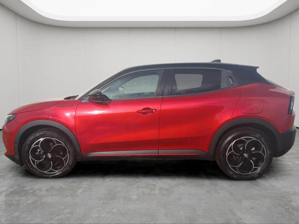 alfa-romeo-junior-2024-eletrico-0cc