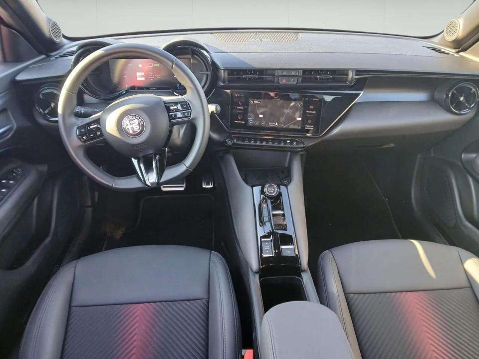alfa-romeo-junior-2024-eletrico-0cc
