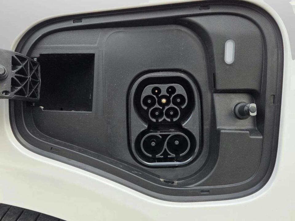 volkswagen-caddy-2026-hibrido-1498cc
