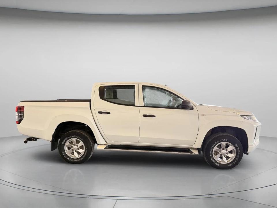 mitsubishi-l200-2023-diesel-2268cc