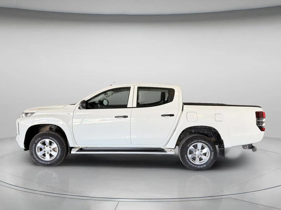 mitsubishi-l200-2023-diesel-2268cc