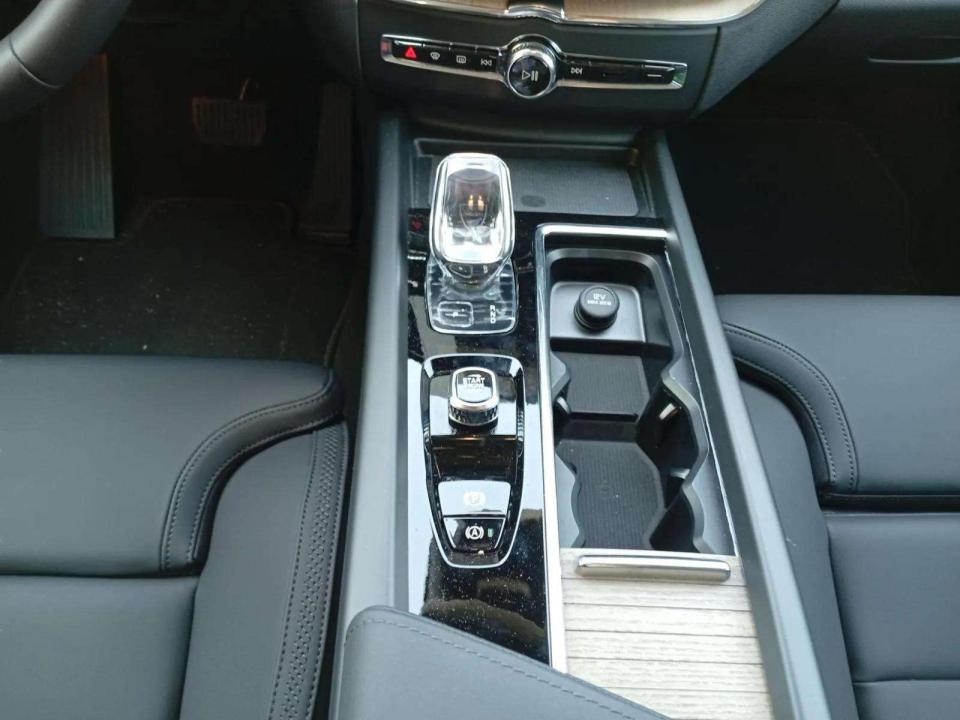 volvo-xc60-2026-hibrido-1969cc