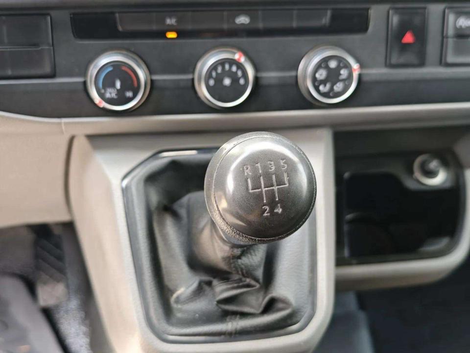volkswagen-transporter-2022-diesel-1968cc