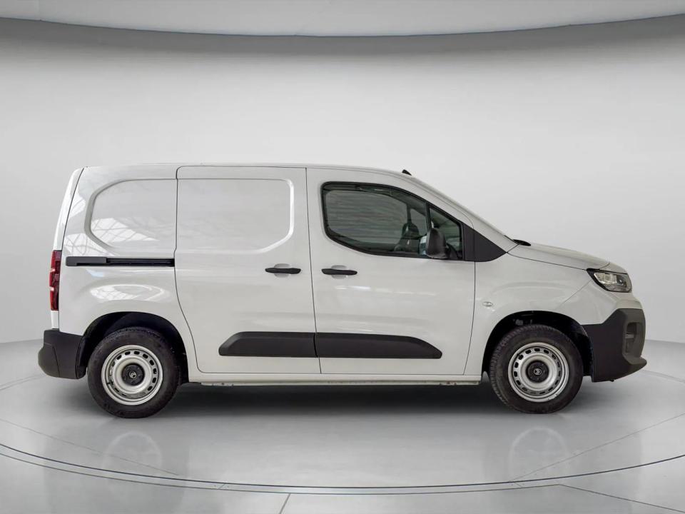 citroen-berlingo-2025-diesel-1499cc