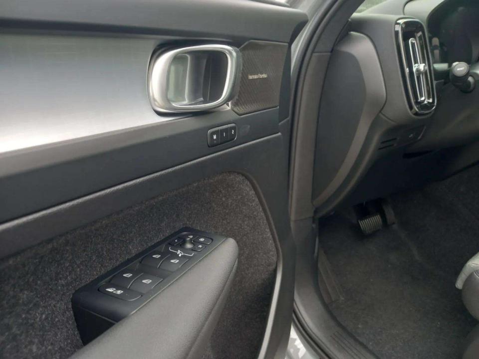 volvo-xc40-2026-gasolina-1969cc