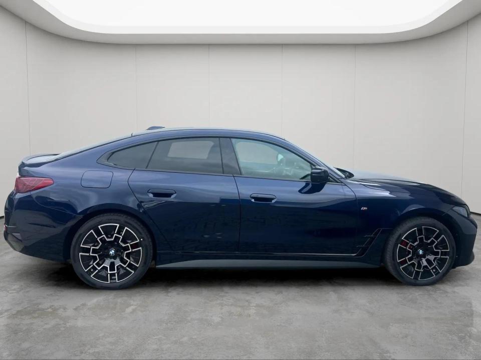 bmw-i4-2026-eletrico-0cc