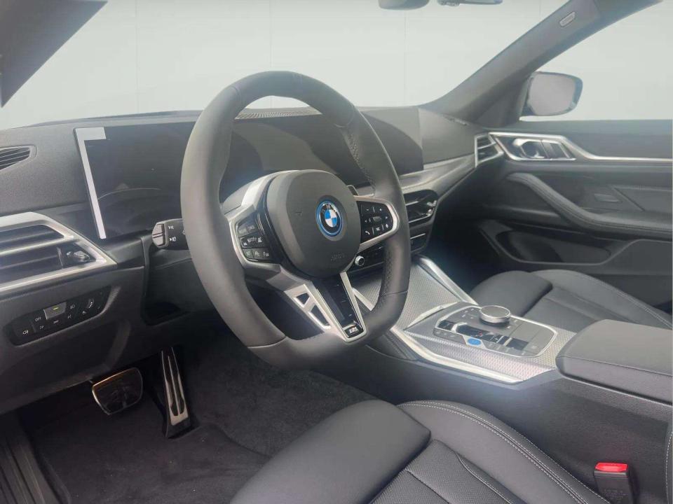 bmw-i4-2026-eletrico-0cc
