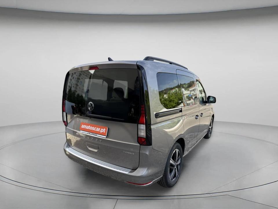 volkswagen-caddy-2025-hibrido-1498cc