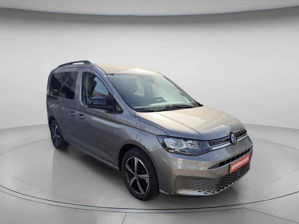 volkswagen-caddy-2025-hibrido-1498cc