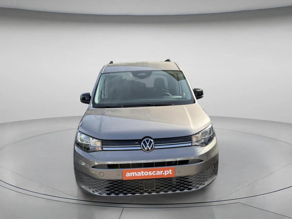 volkswagen-caddy-2025-hibrido-1498cc