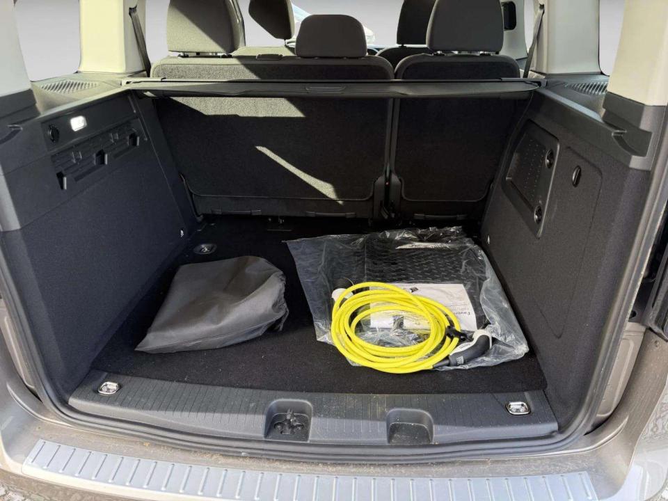 volkswagen-caddy-2025-hibrido-1498cc