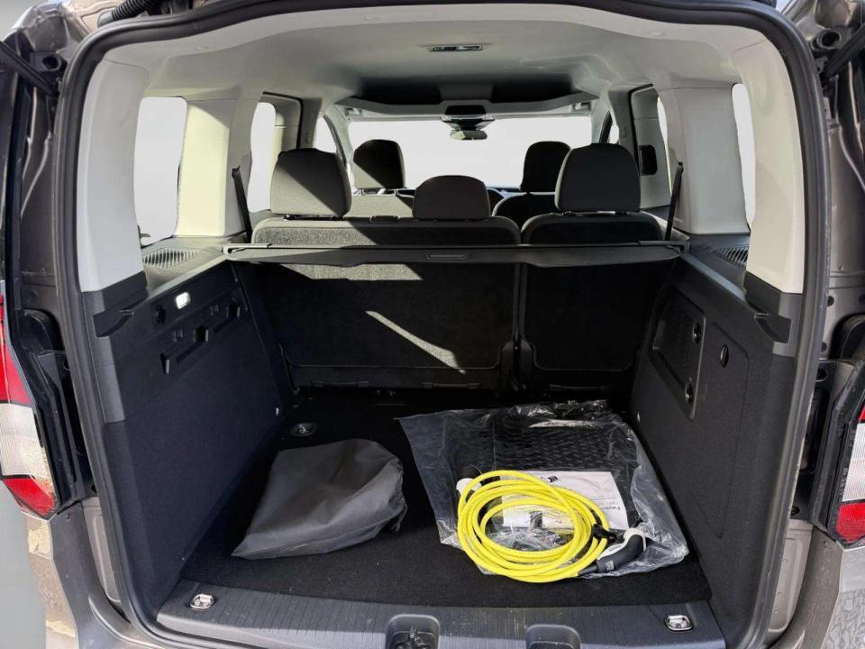 volkswagen-caddy-2025-hibrido-1498cc