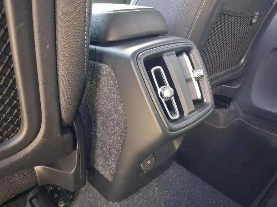 volvo-xc40-2025-hibrido-1969cc