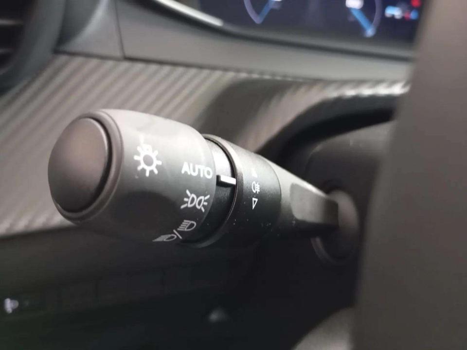peugeot-208-2026-gasolina-1199cc