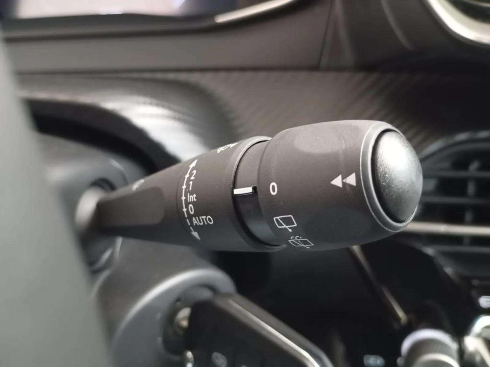 peugeot-208-2026-gasolina-1199cc