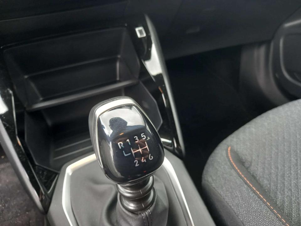 peugeot-2008-2025-gasolina-1199cc