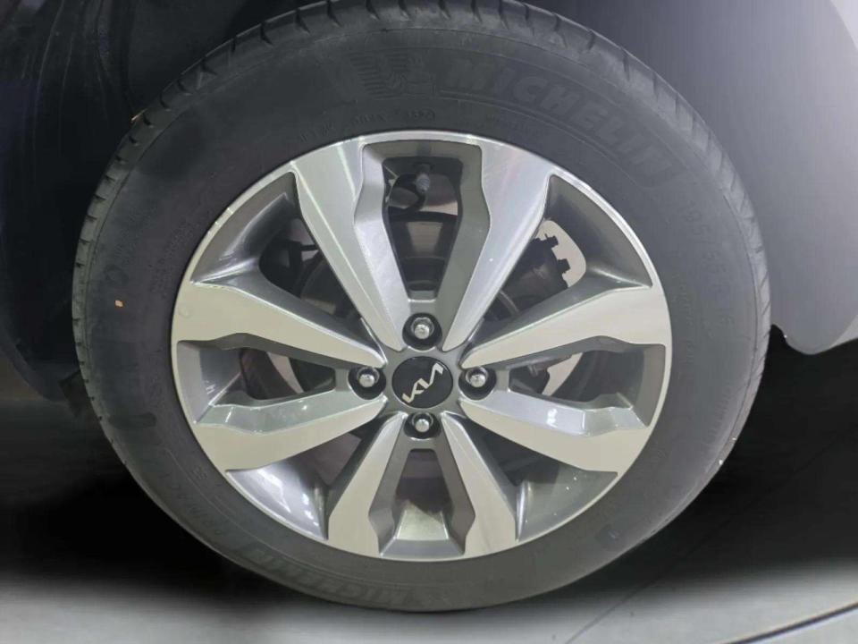 kia-stonic-2025-gasolina-1197cc