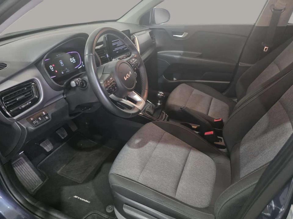 kia-stonic-2025-gasolina-1197cc