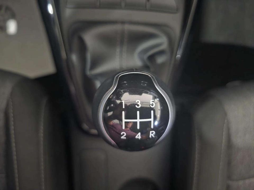 kia-stonic-2025-gasolina-1197cc