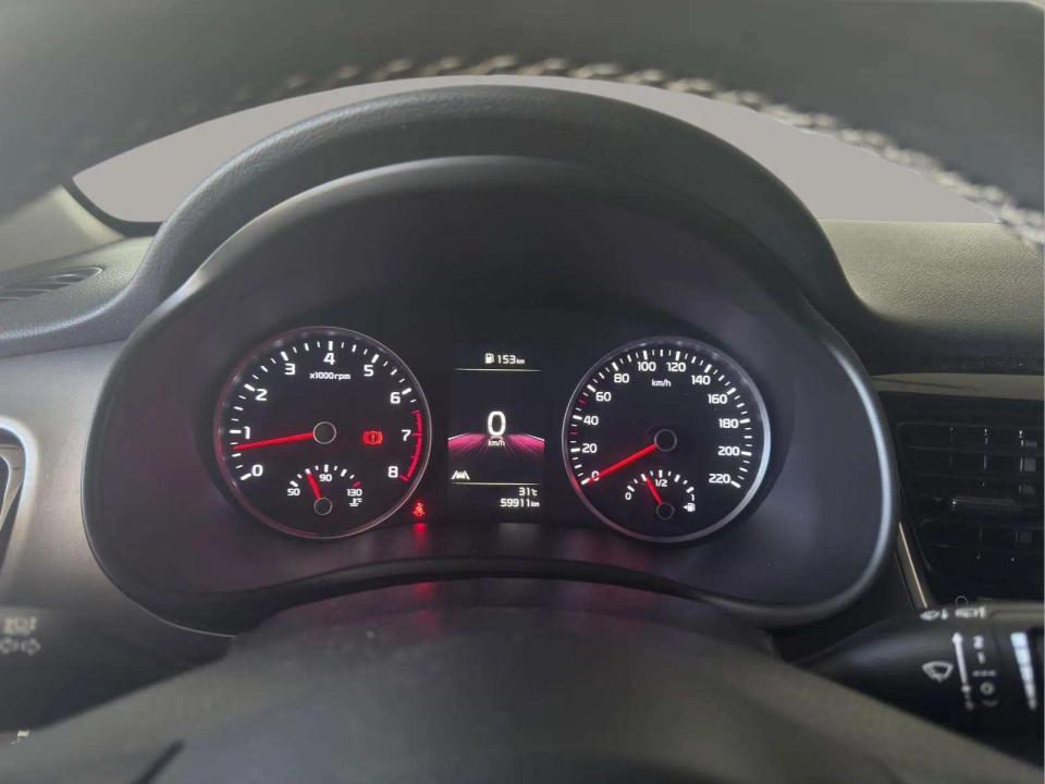 kia-stonic-2023-gasolina-1197cc