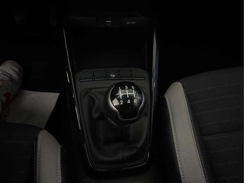 kia-stonic-2023-gasolina-1197cc