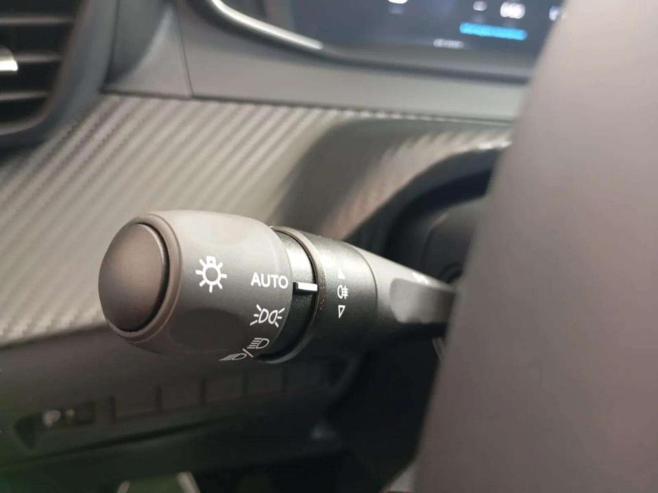 peugeot-208-2026-gasolina-1199cc