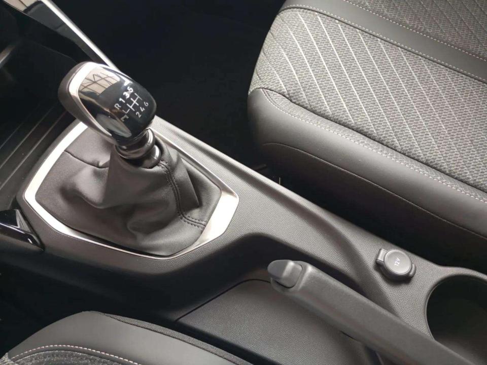 peugeot-208-2026-gasolina-1199cc