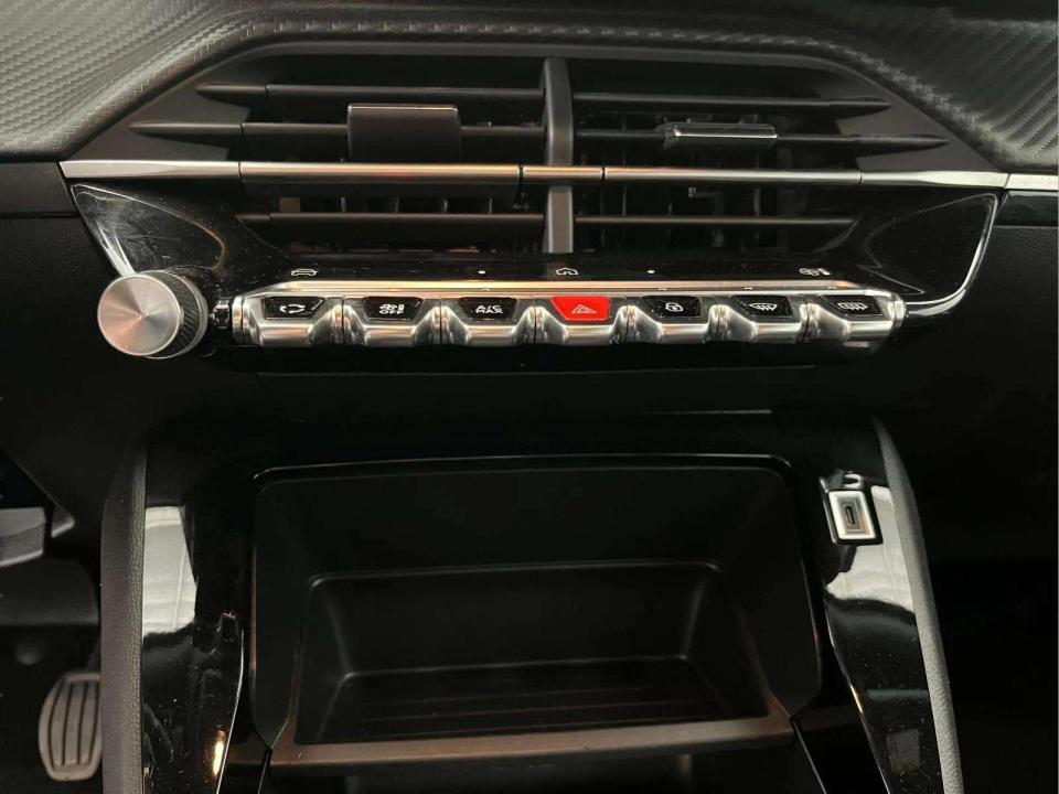 peugeot-2008-2024-gasolina-1199cc