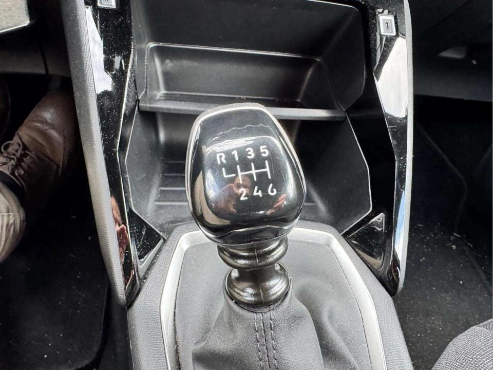 peugeot-2008-2024-gasolina-1199cc