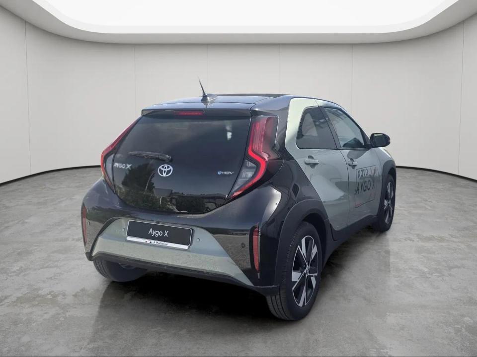 toyota-aygo-x-2026-hibrido-1490cc
