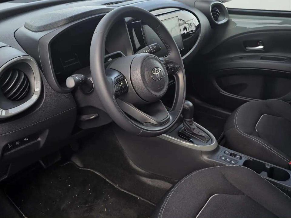 toyota-aygo-x-2026-hibrido-1490cc