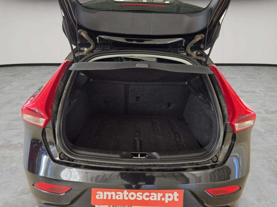 volvo-v40-2019-gasolina-1498cc