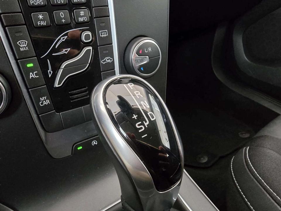 volvo-v40-2019-gasolina-1498cc