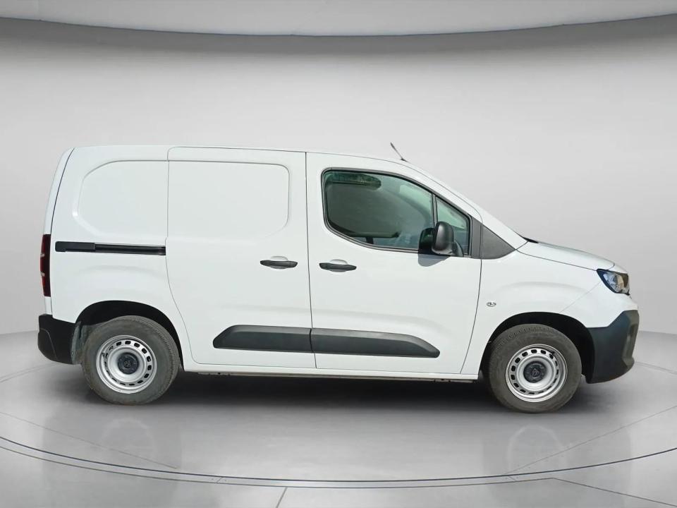 peugeot-partner-2025-diesel-1499cc