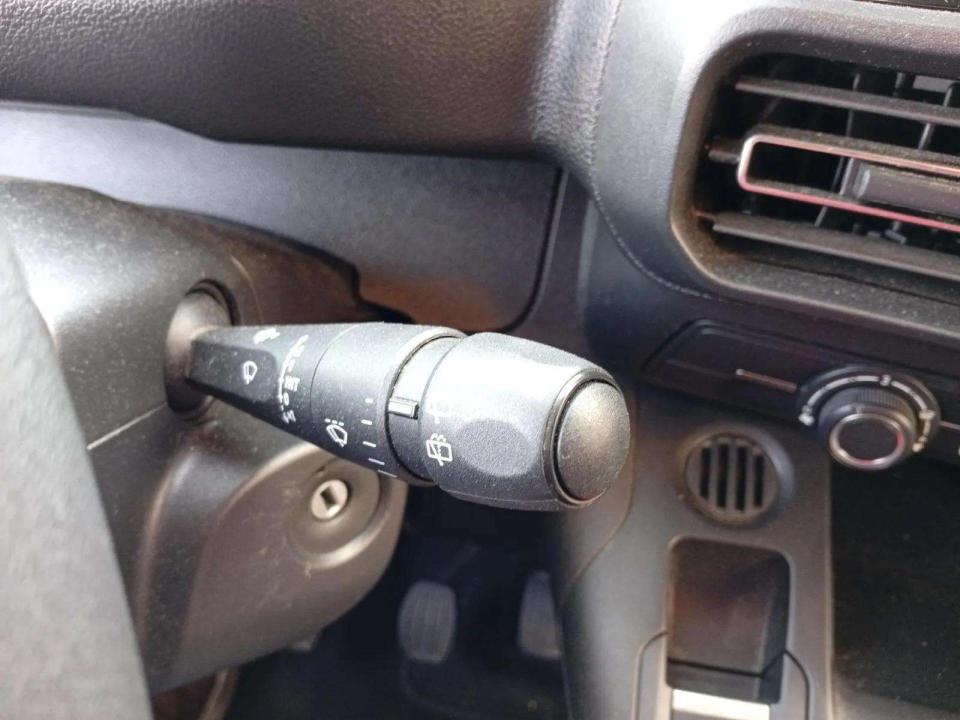 peugeot-partner-2025-diesel-1499cc