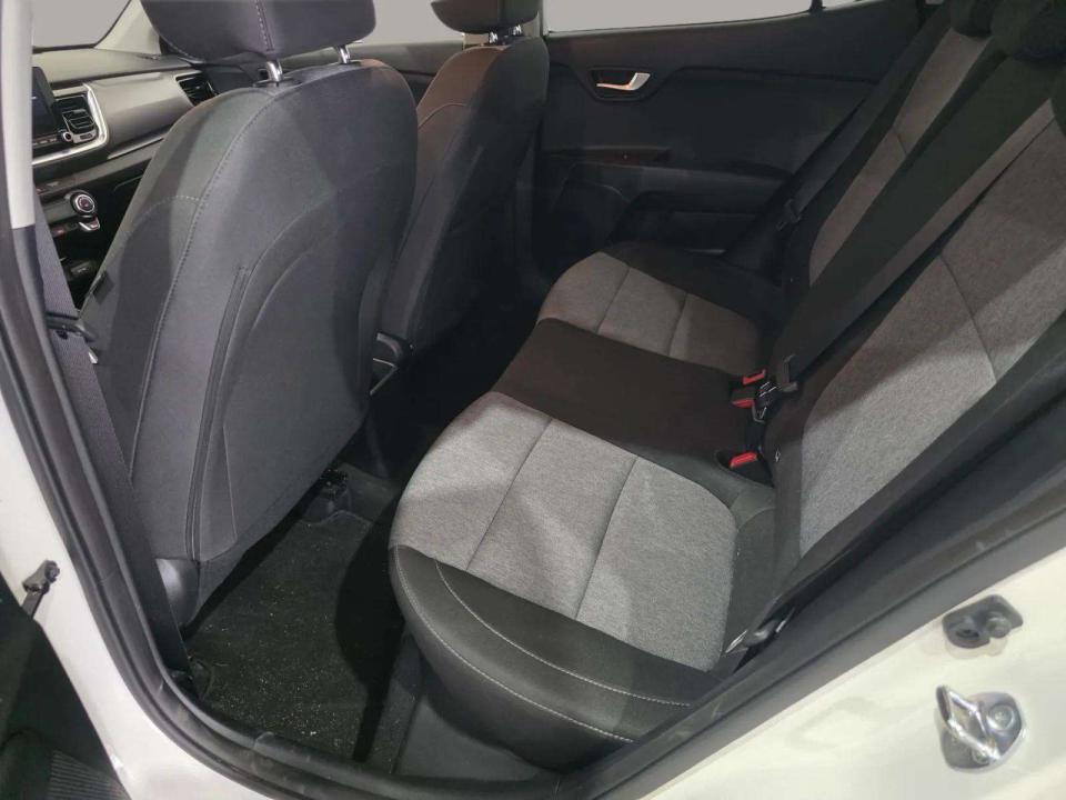 kia-stonic-2025-gasolina-1197cc