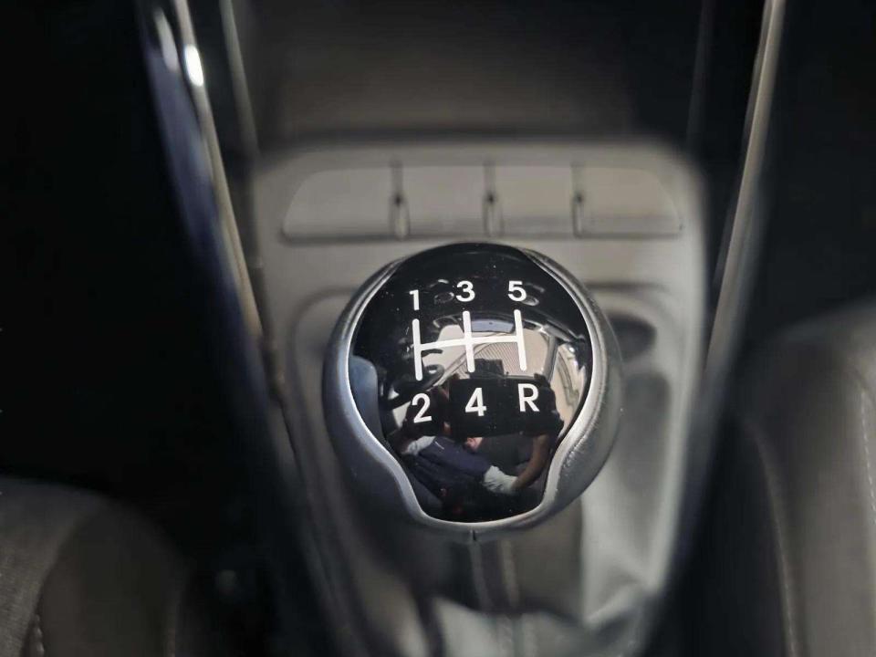 kia-stonic-2025-gasolina-1197cc