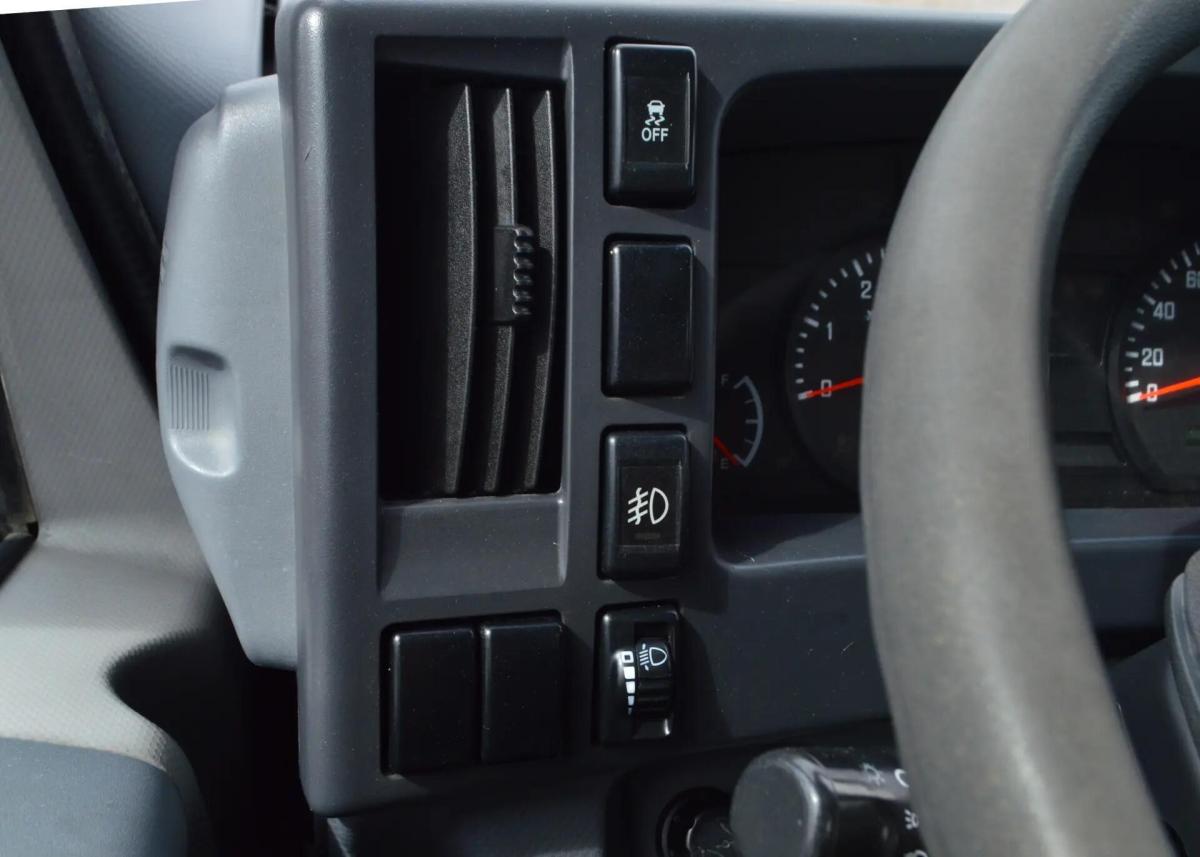 isuzu-nlr-2016-diesel-2999cc